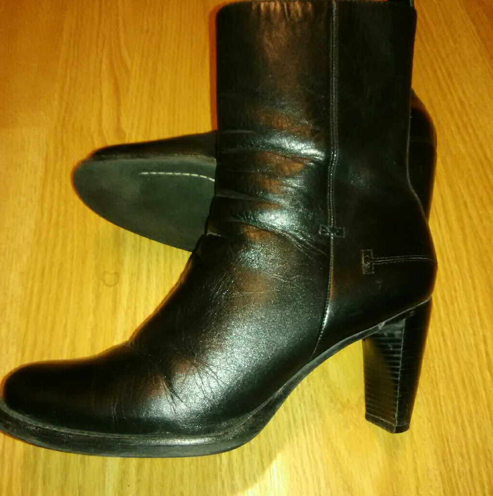 Boots - Picture 2 of 4